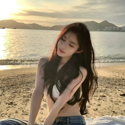 挎斗摩托车里的狗